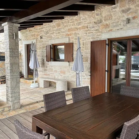 Holiday home Beautiful Stone House In Istria Krnica